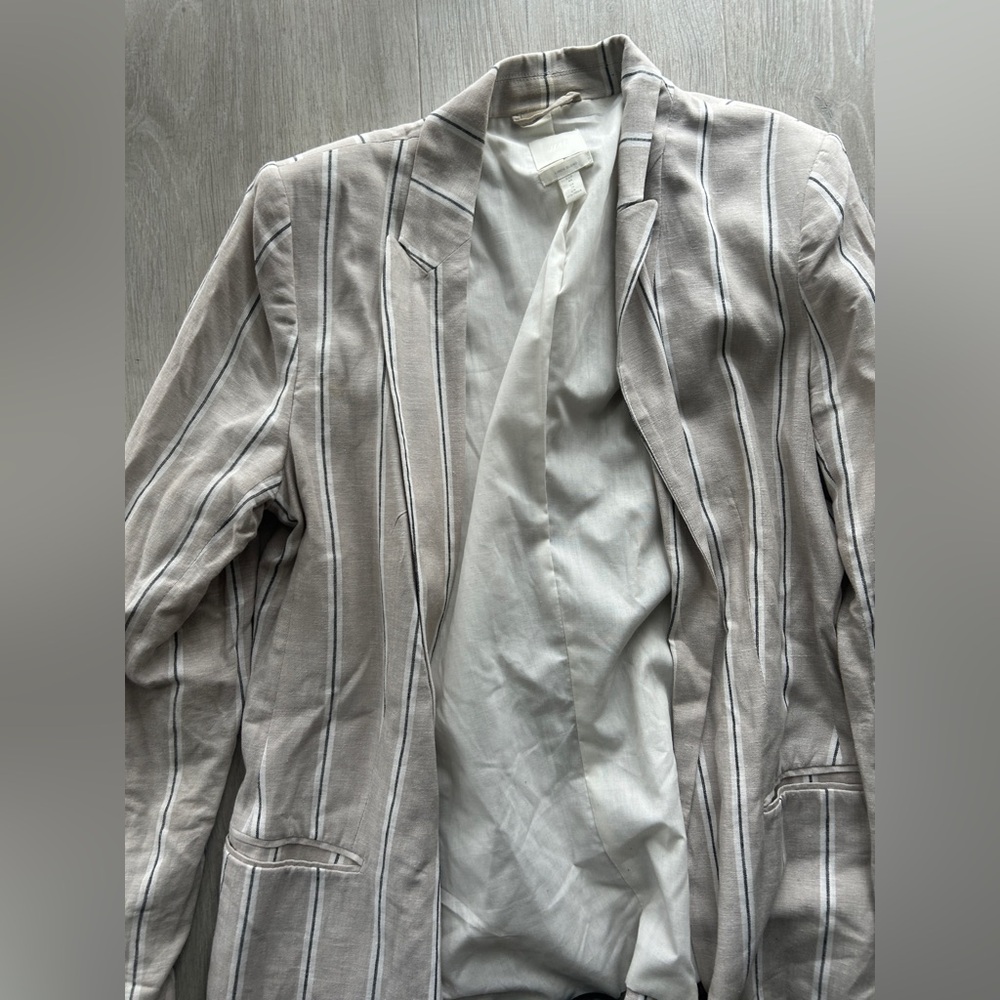 H&M Cream and White Vertical-Stripe Blazer - Picture 2 of 9